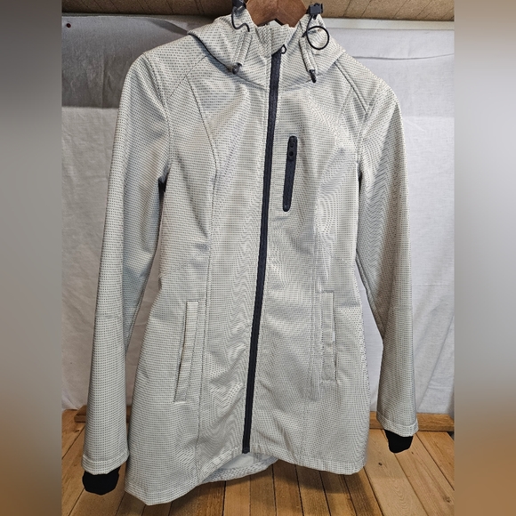 NAUTICA - XS - WATER RESISTANT - HEAT RETENTION - MEDIA POCKET - LIKE NEW - Picture 2 of 6